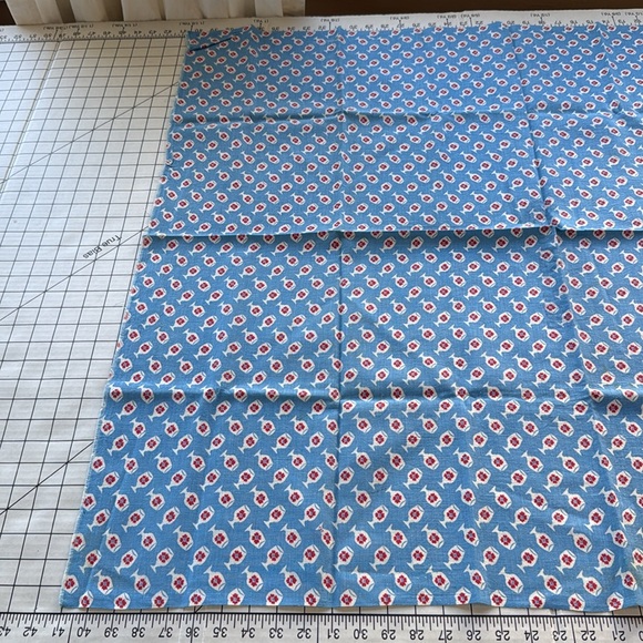 Vintage 1930s–40s Feedsack Fabric – Blue Pitcher & Red Flower Print – 41” x 36” - Picture 15 of 15